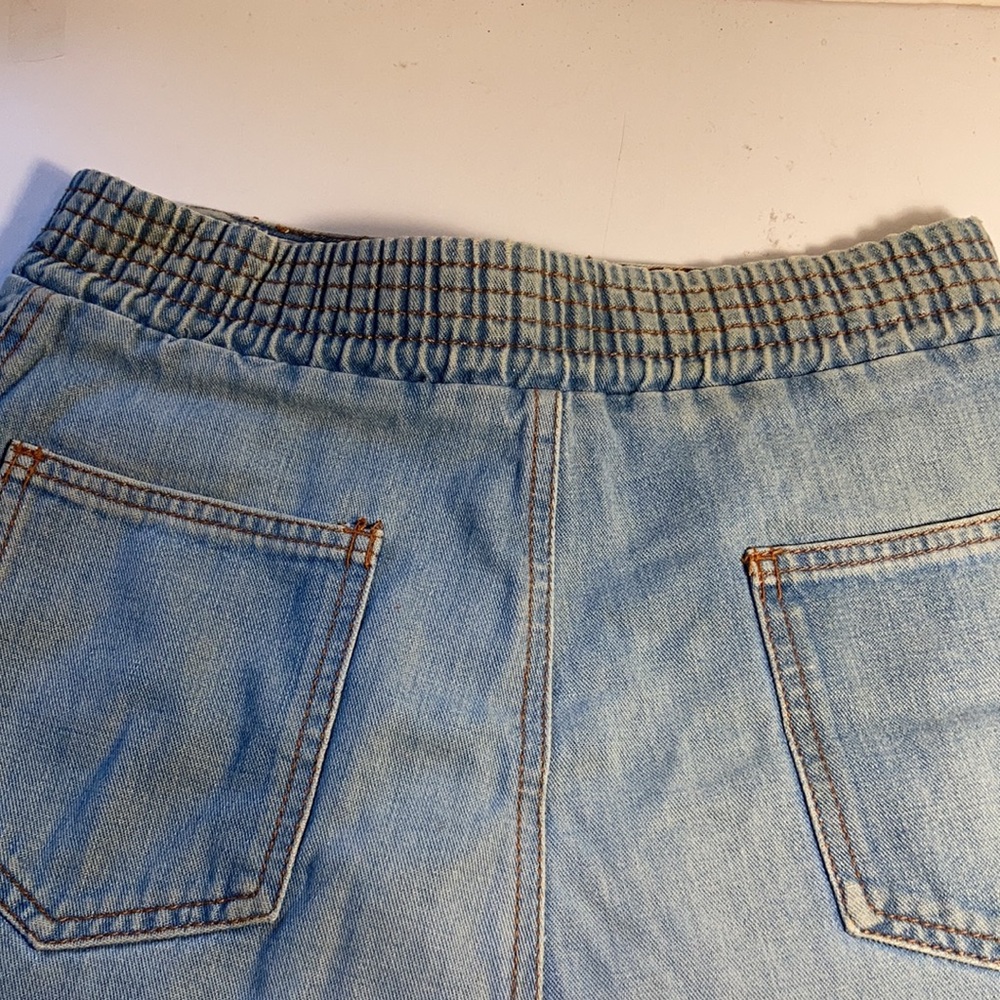 Super sports at Alexander’s vintage denim cut off shorts. Size 4 - Picture 8 of 8